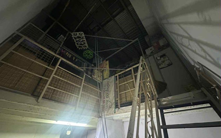 Bán nhà đường Kênh Tân Hóa, phường Tân Phú: tổng dt 97m2; hẻm xe hơi