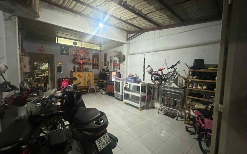 Bán nhà đường Kênh Tân Hóa, phường Tân Phú: tổng dt 97m2; hẻm xe hơi