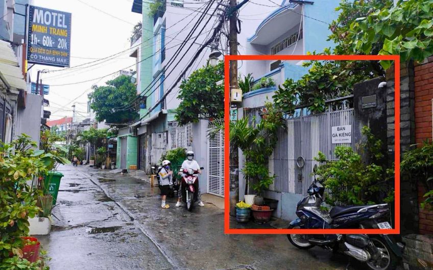 Bán nhà đường Kênh Tân Hóa, phường Tân Phú: tổng dt 97m2; hẻm xe hơi