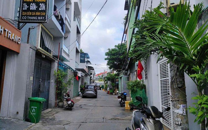 Bán nhà đường Kênh Tân Hóa, phường Tân Phú: tổng dt 97m2; hẻm xe hơi