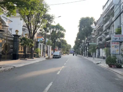 Bán nhà mặt tiền đường Bình Phú, phường Bình Phú; Dt sàn 255m2