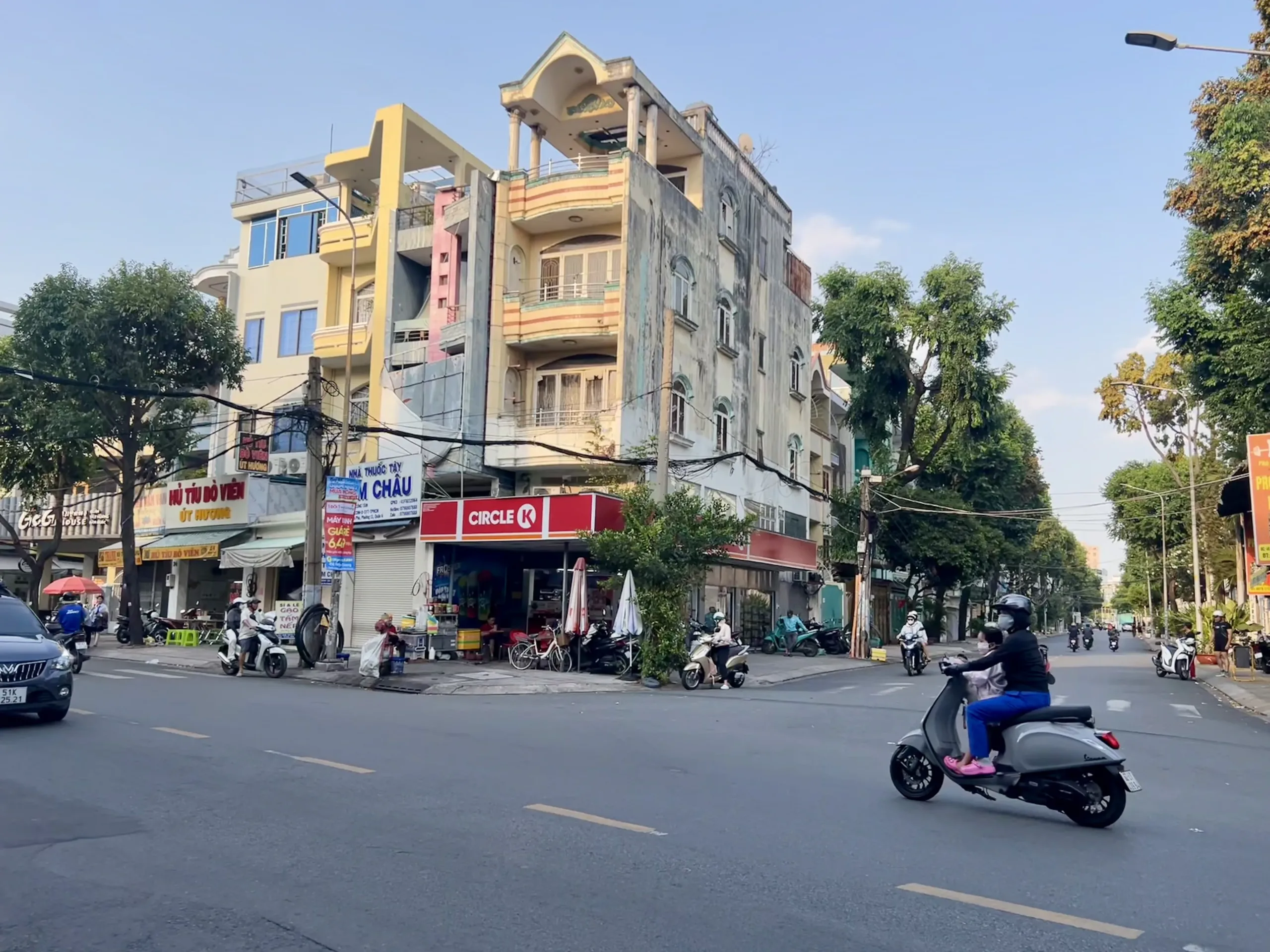Bán nhà căn góc 2 mặt tiền đường Bình Phú, phường Bình Phú; Dt sàn 255m2