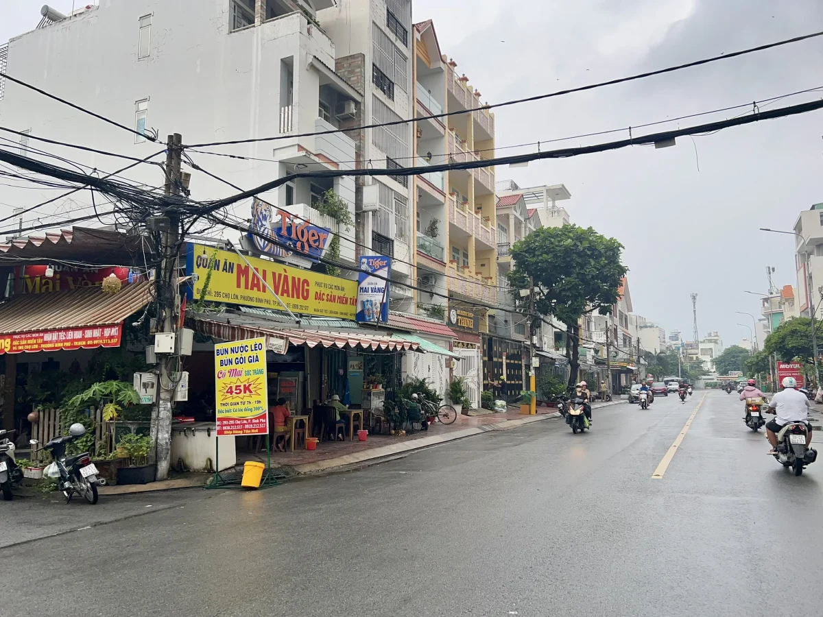 Bán nền đất mặt tiền đường Chợ Lớn, phường Bình Phú: 84m2 ; 4x21m