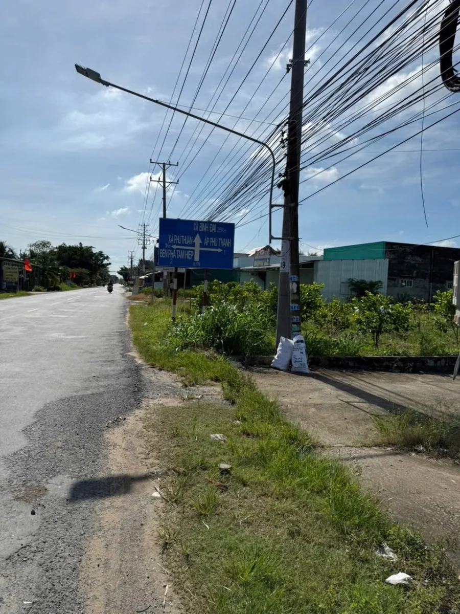 Bán nhà đất 1000m2 mặt tiền QL57B KCN Phú Thuận, Bình Đại, Bến Tre